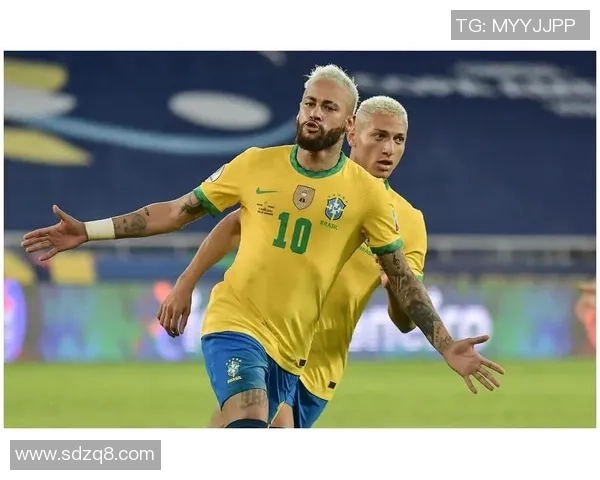 马丁内斯的传奇之路：从青涩球员到足球巨星的成长历程